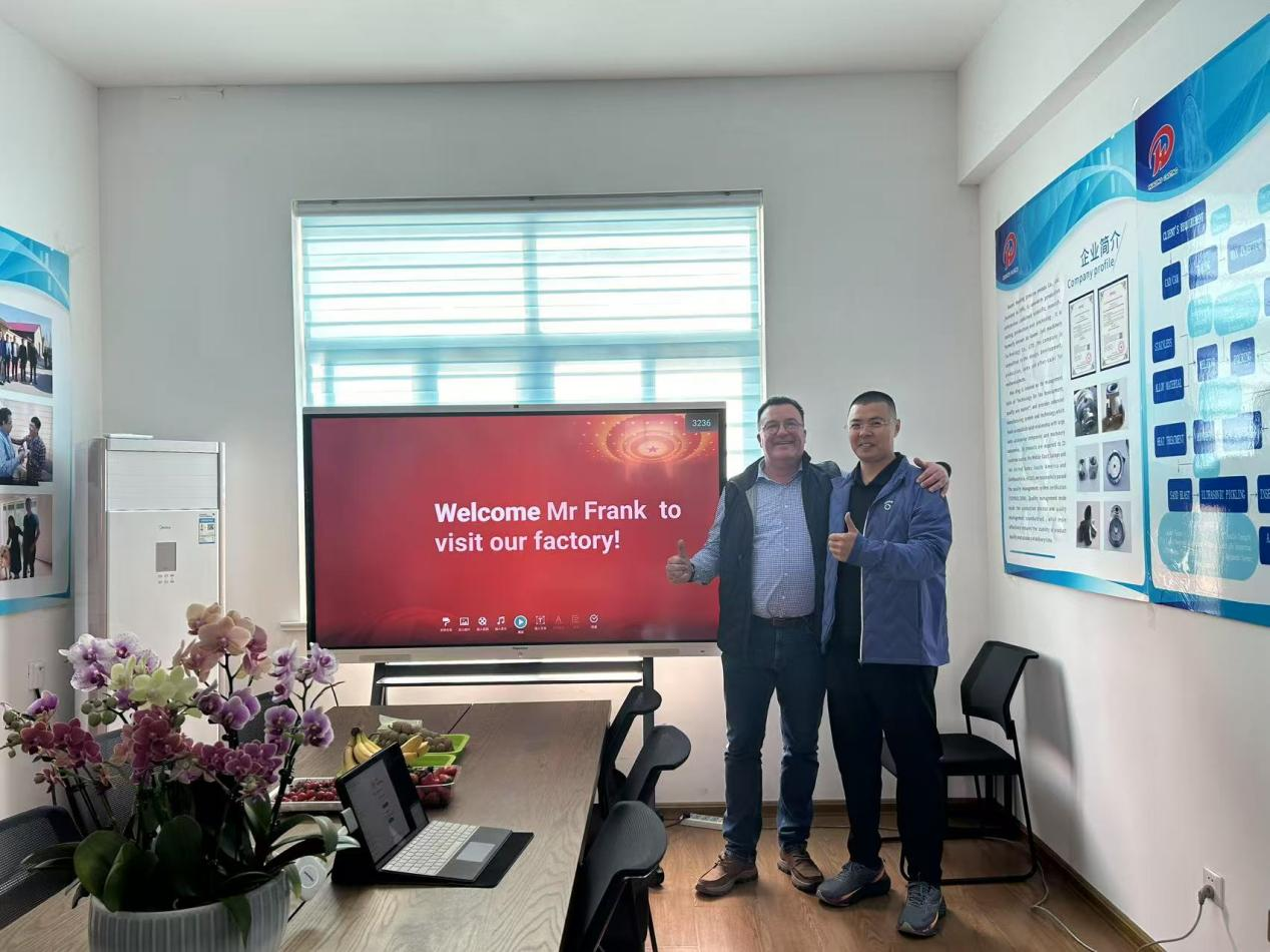 Belgialainen asiakas vieraili tehtaalla kahdesti