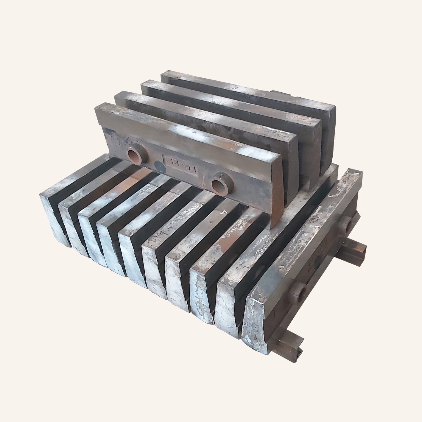 Harjoittelu kadonneen vaahtovalujen käyttämiseen korkean mangaanin teräsvuorauslevyjen tuottamiseksi murskaimille