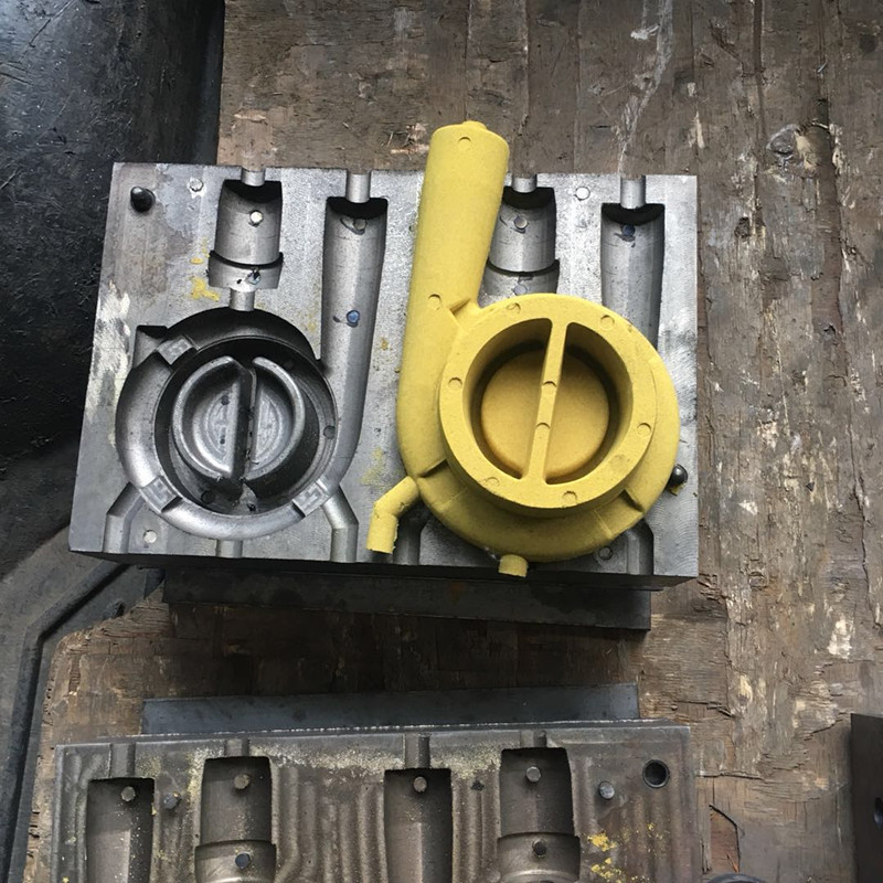 Kuinka estää huokoisuusvaurioita, jotka johtuvat lisääntyneestä kosteudesta valujen tuotannon aikana päällystettyä hiekkatekniikkaa käyttämällä kesällä?